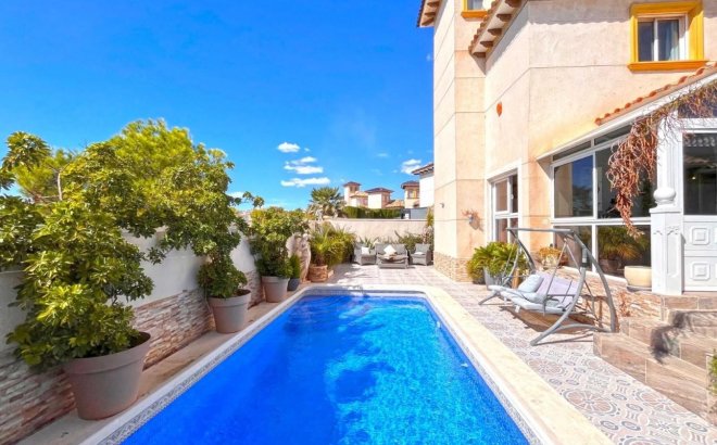 Resale - Villa -
La Zenia - Costa Blanca