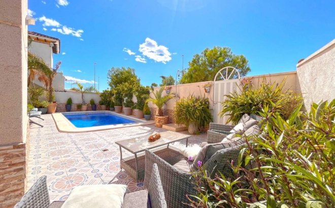 Resale - Villa -
La Zenia - Costa Blanca