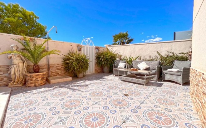 Resale - Villa -
La Zenia - Costa Blanca