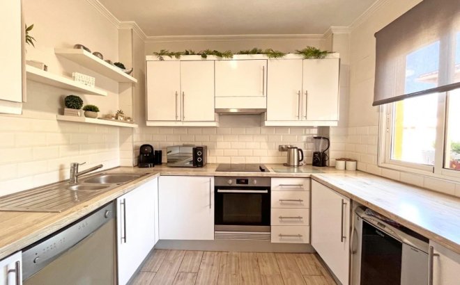 Resale - Villa -
La Zenia - Costa Blanca