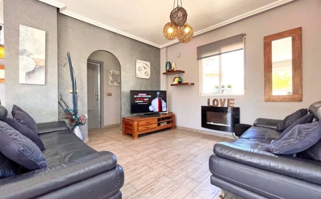 Resale - Villa -
La Zenia - Costa Blanca