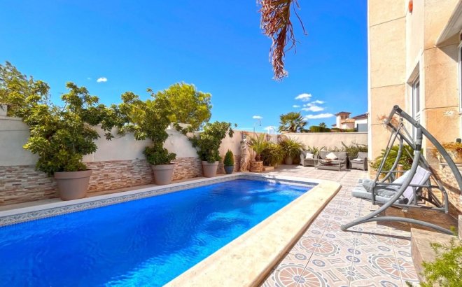 Resale - Villa -
La Zenia - Costa Blanca