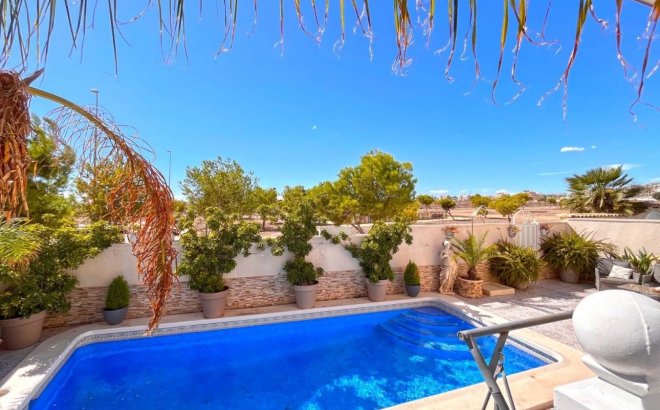 Resale - Villa -
La Zenia - Costa Blanca