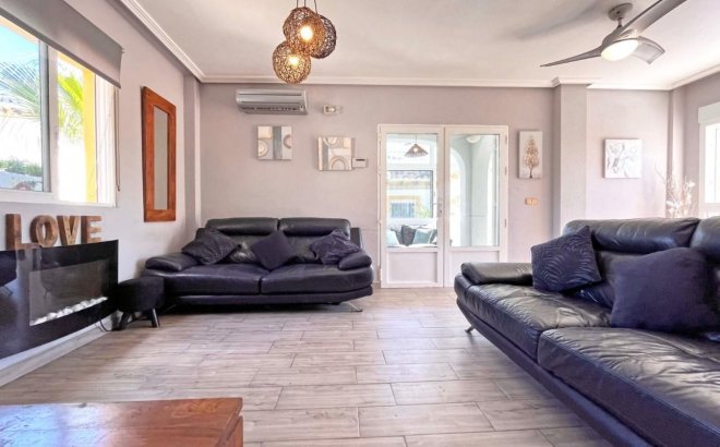 Resale - Villa -
La Zenia - Costa Blanca