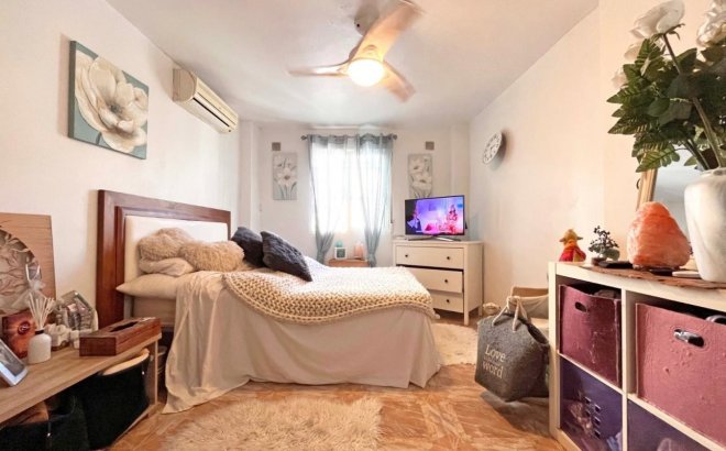 Resale - Villa -
La Zenia - Costa Blanca