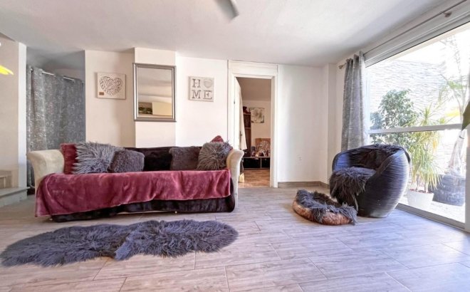 Resale - Villa -
La Zenia - Costa Blanca