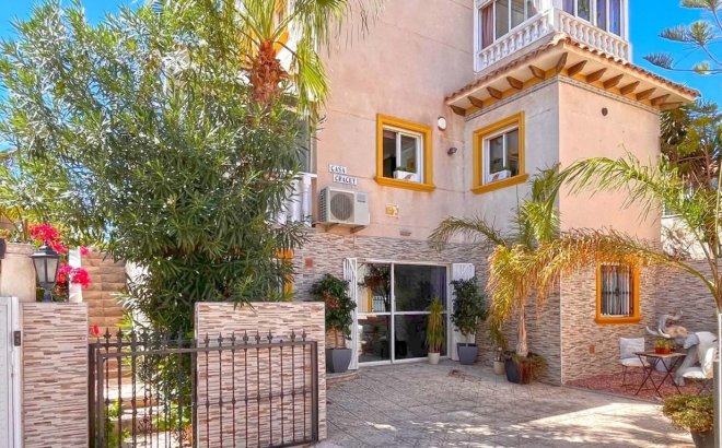 Resale - Villa -
La Zenia - Costa Blanca