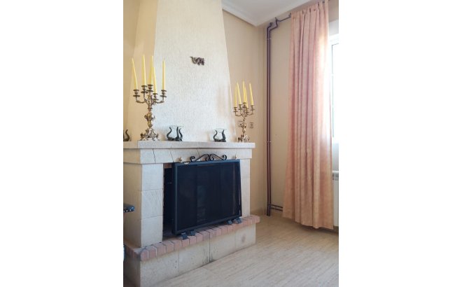 Resale - Bungalow -
Orihuela Costa - PAU 26