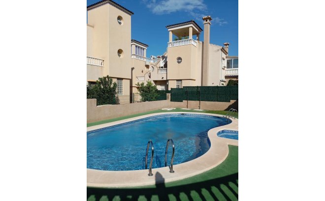 Resale - Bungalow -
Orihuela Costa - PAU 26