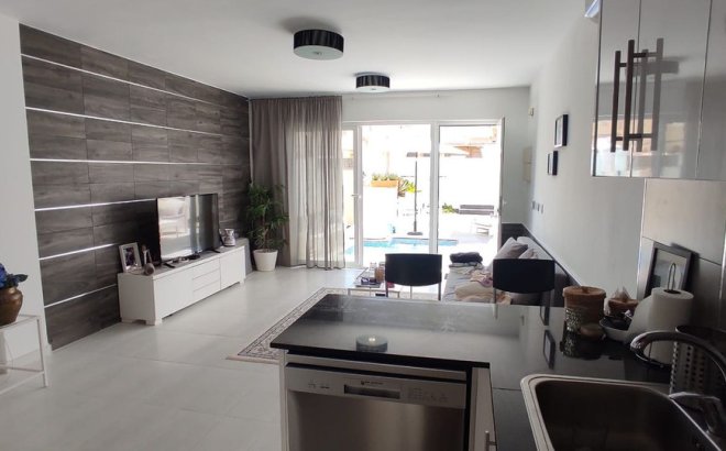 Resale - Villa -
Orihuela Costa - Costa Blanca