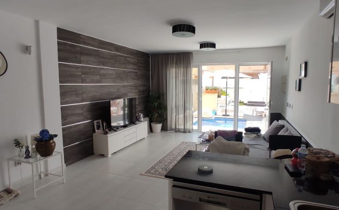 Resale - Villa -
Orihuela Costa - Costa Blanca