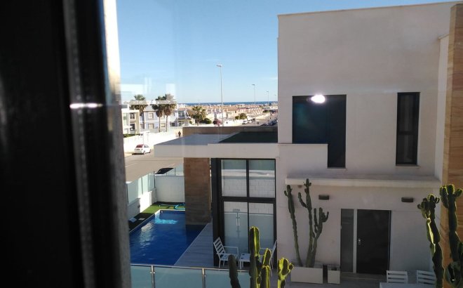 Resale - Villa -
Orihuela Costa - Costa Blanca