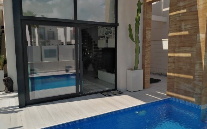 Resale - Villa -
Orihuela Costa - Costa Blanca