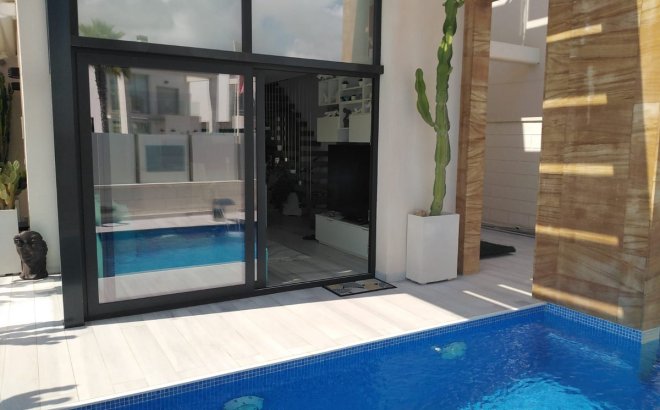 Resale - Villa -
Orihuela Costa - Costa Blanca