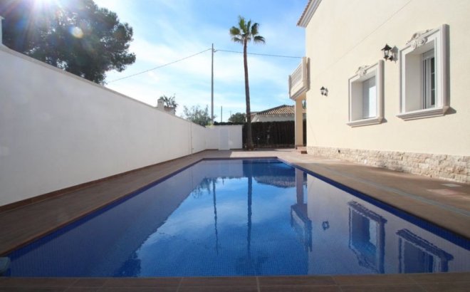 Revente - Villa -
Orihuela Costa - Costa Blanca