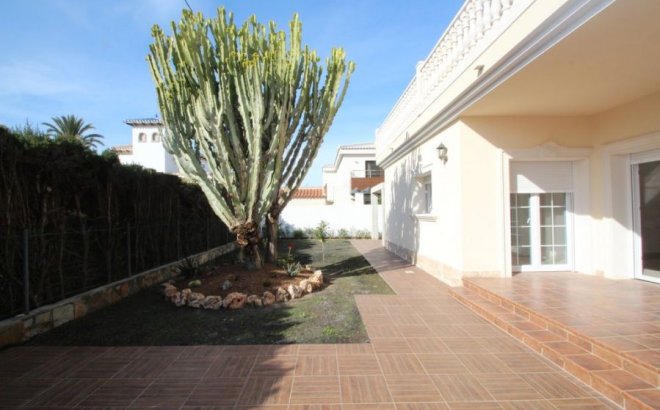 Revente - Villa -
Orihuela Costa - Costa Blanca