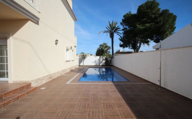 Revente - Villa -
Orihuela Costa - Costa Blanca
