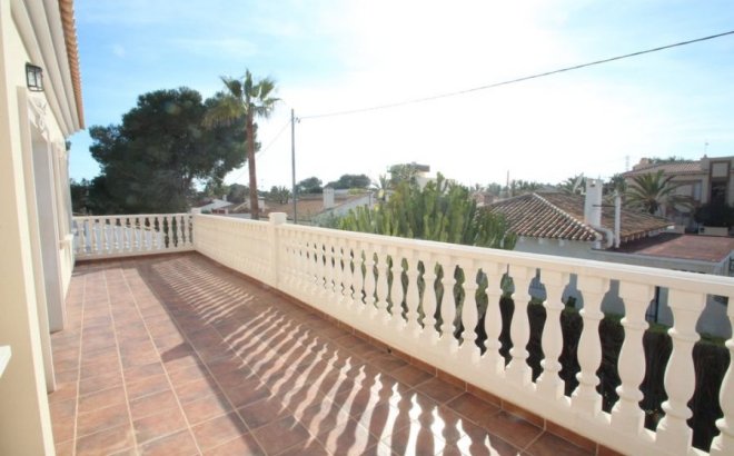 Revente - Villa -
Orihuela Costa - Costa Blanca