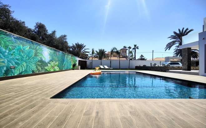 Resale - Villa -
Cabo Roig - Costa Blanca
