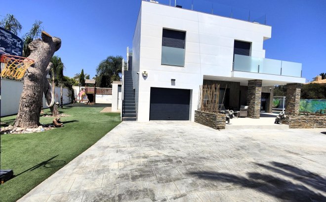Resale - Villa -
Cabo Roig - Costa Blanca