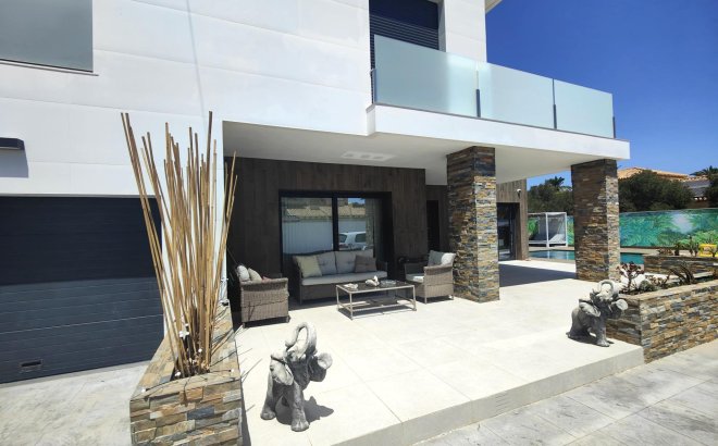 Resale - Villa -
Cabo Roig - Costa Blanca