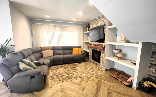 Resale - Villa -
Cabo Roig - Costa Blanca