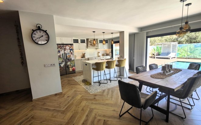 Resale - Villa -
Cabo Roig - Costa Blanca