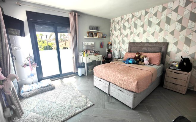 Resale - Villa -
Cabo Roig - Costa Blanca