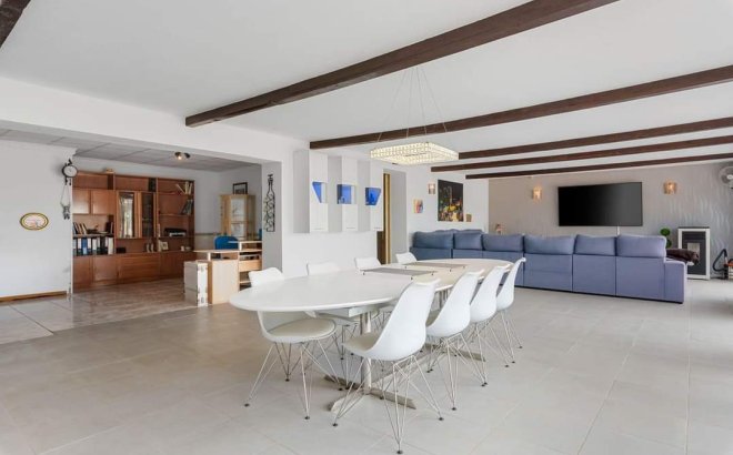 Revente - Finca -
Los Montesinos - Costa Blanca