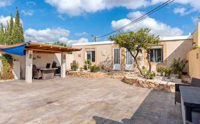 Revente - Finca -
Los Montesinos - Costa Blanca