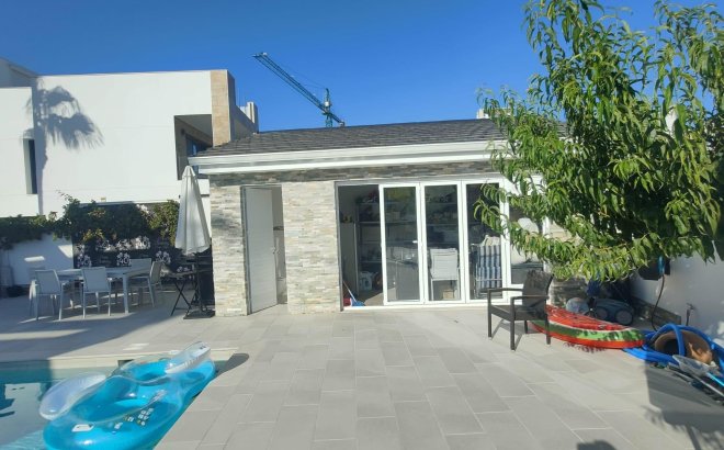 Resale - Villa -
Orihuela Costa - La Zenia