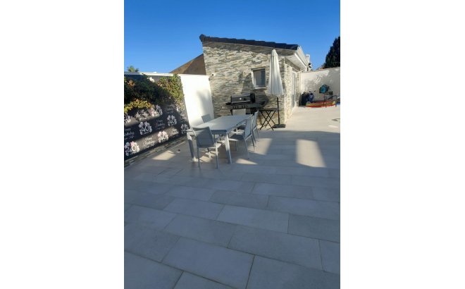 Resale - Villa -
Orihuela Costa - La Zenia