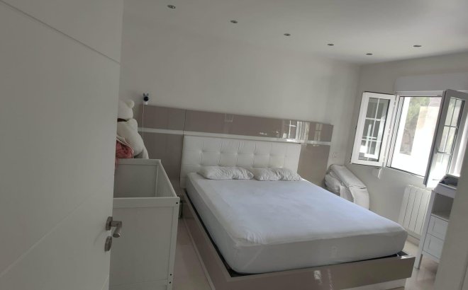 Resale - Villa -
Orihuela Costa - La Zenia