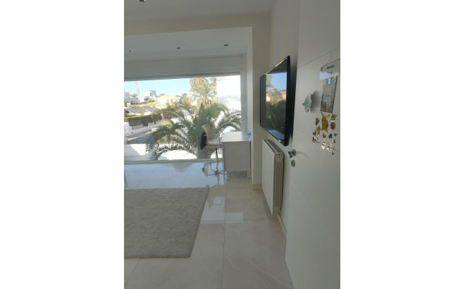 Resale - Villa -
Orihuela Costa - La Zenia