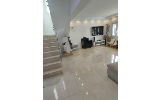 Resale - Villa -
Orihuela Costa - La Zenia