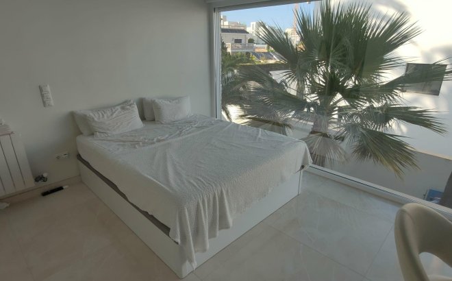 Resale - Villa -
Orihuela Costa - La Zenia