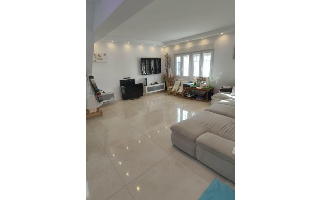 Resale - Villa -
Orihuela Costa - La Zenia