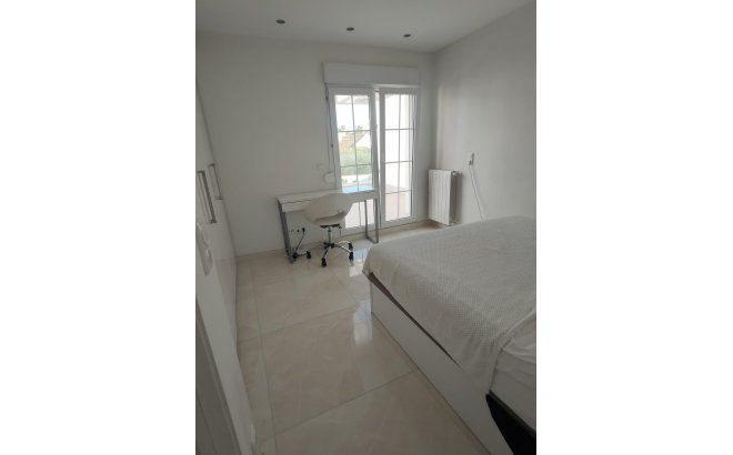 Resale - Villa -
Orihuela Costa - La Zenia