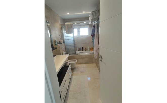 Resale - Villa -
Orihuela Costa - La Zenia