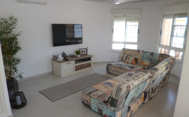 Resale - Villa -
Pilar de la Horadada - Costa Blanca