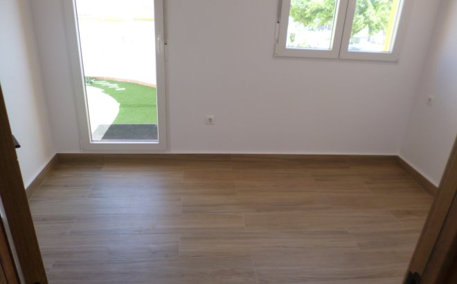 Resale - Villa -
Pilar de la Horadada - Costa Blanca