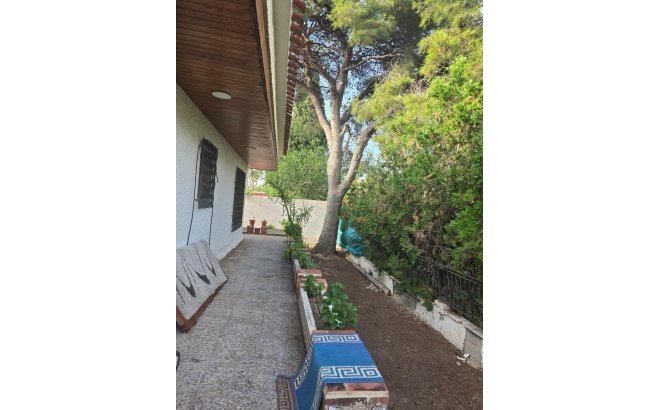 Resale - Villa -
Orihuela Costa - Campoamor