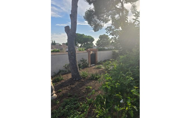 Resale - Villa -
Orihuela Costa - Campoamor