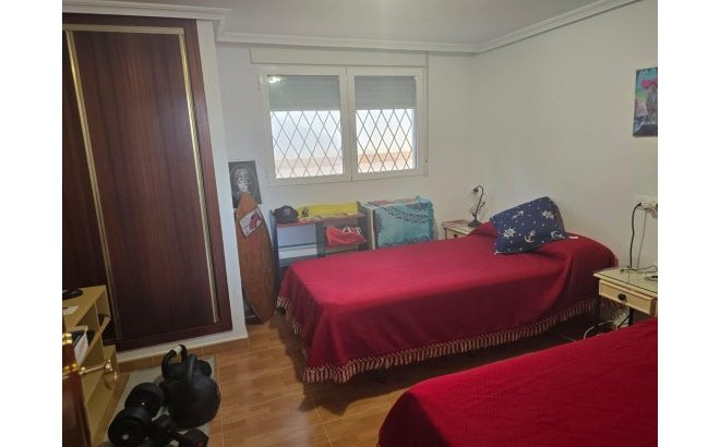 Resale - Villa -
Orihuela Costa - Campoamor