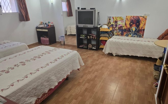 Resale - Villa -
Orihuela Costa - Campoamor