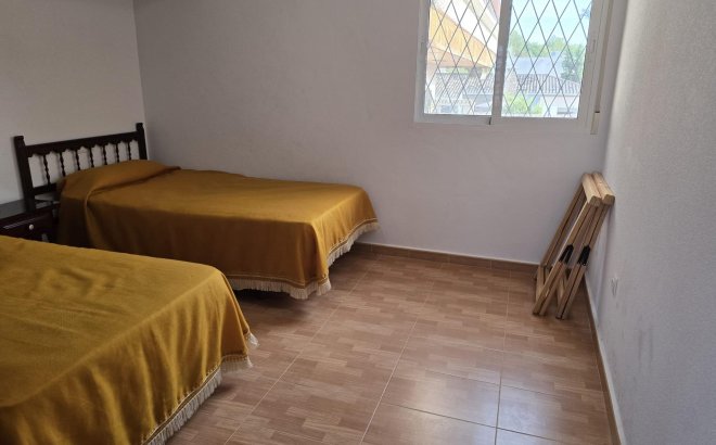 Resale - Villa -
Orihuela Costa - Campoamor