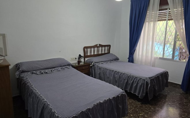 Resale - Villa -
Orihuela Costa - Campoamor