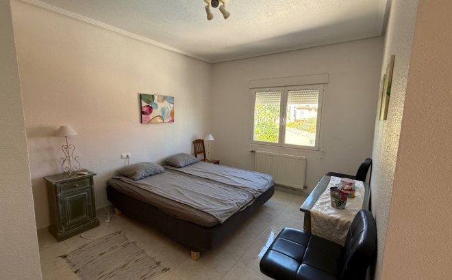 Revente - Villa -
Orihuela Costa - Costa Blanca