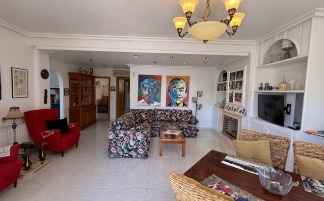 Revente - Villa -
Orihuela Costa - Costa Blanca