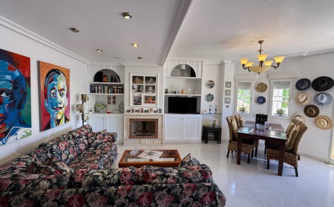 Revente - Villa -
Orihuela Costa - Costa Blanca